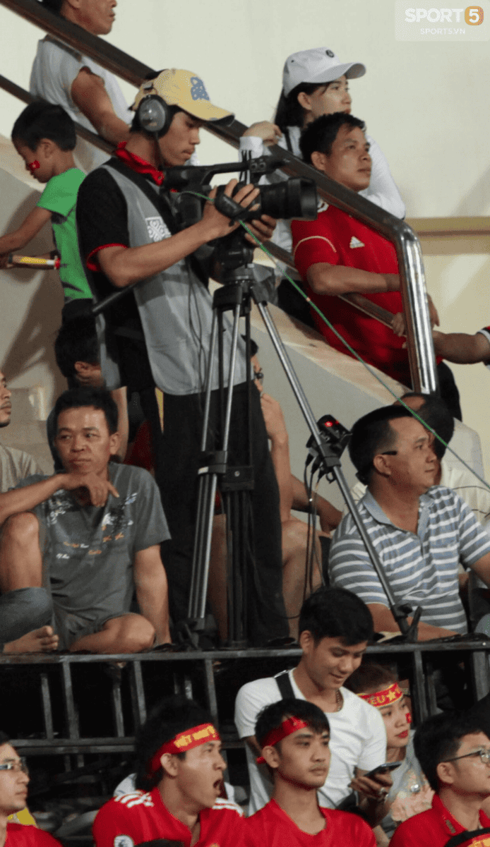 Hình ảnh AFF Cup 2018: Tráºn Äấu cá»§a Viá»t Nam trá» nên nhạt nhòa vì⦠Äạo diá»
n hình - Ảnh 2.